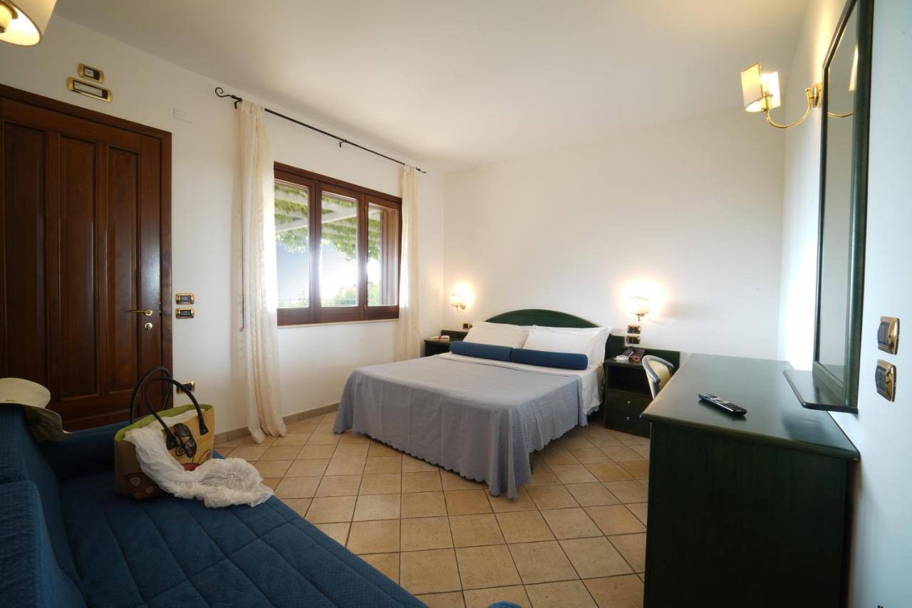 Hotel Scoglio Del Leone Zambrone Esterno foto