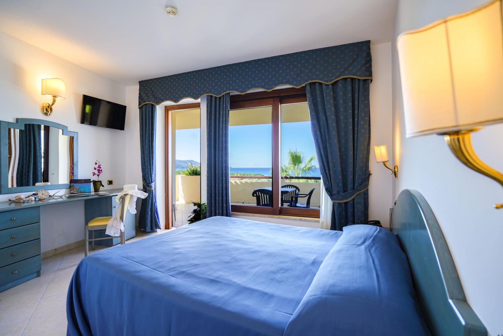 Hotel Scoglio Del Leone Zambrone Esterno foto