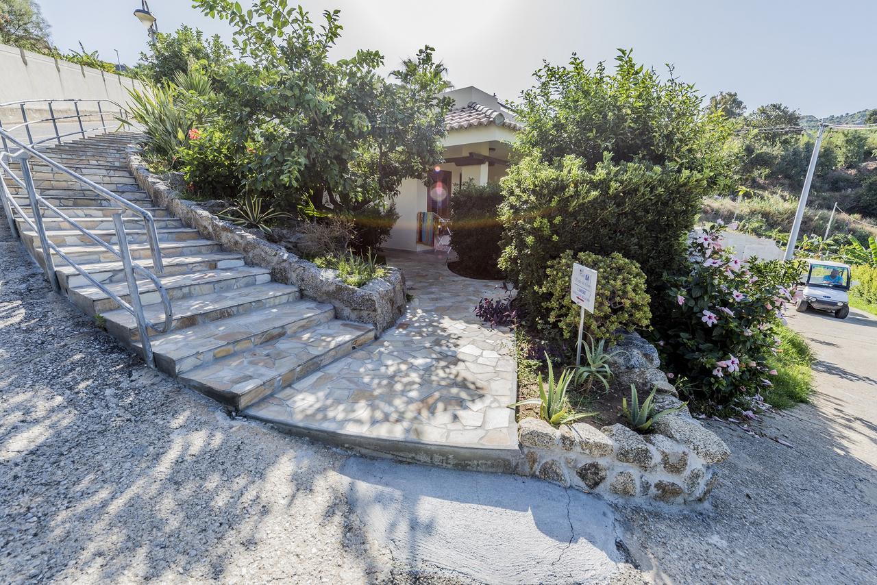 Hotel Scoglio Del Leone Zambrone Esterno foto